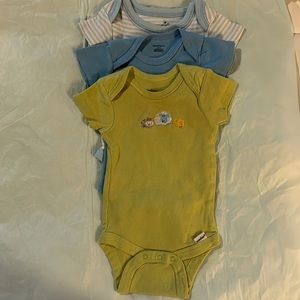 3 onesie size 0-3 months for boys colors blue,white stripes,solid blue and green